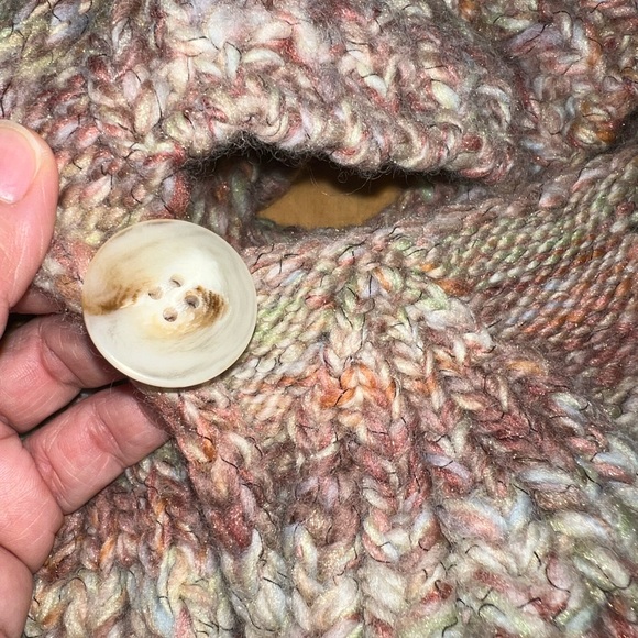 Hand knitted heavy cape/shawl - Picture 6 of 8